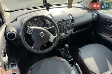 Хэтчбек Nissan Note 2006 в 