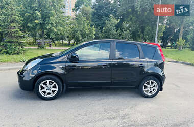 Хэтчбек Nissan Note 2006 в 