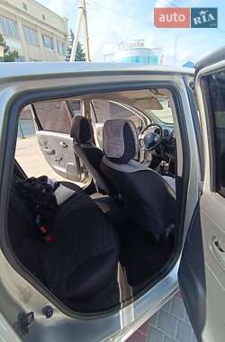 Хэтчбек Nissan Note 2008 в 