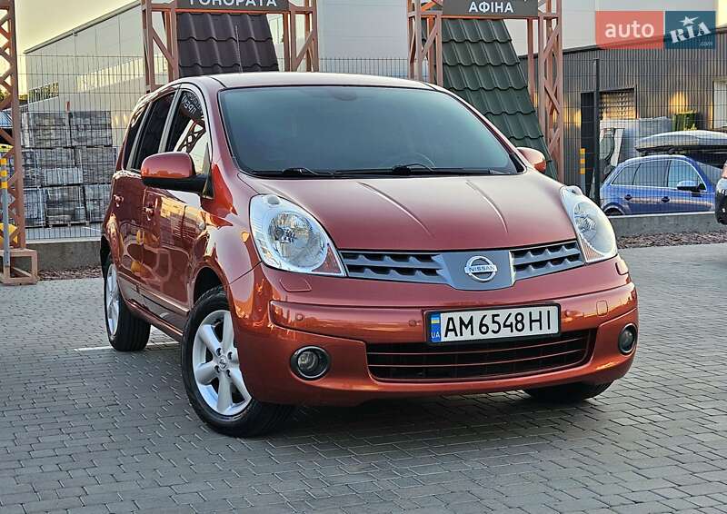 Хэтчбек Nissan Note 2007 в 