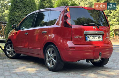 Хэтчбек Nissan Note 2011 в 