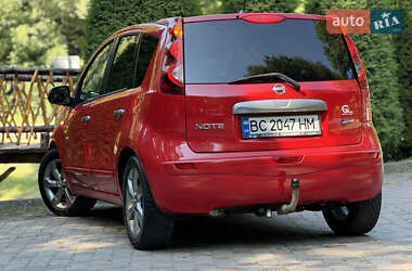 Хэтчбек Nissan Note 2011 в 