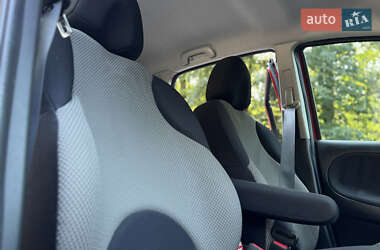 Хэтчбек Nissan Note 2011 в 