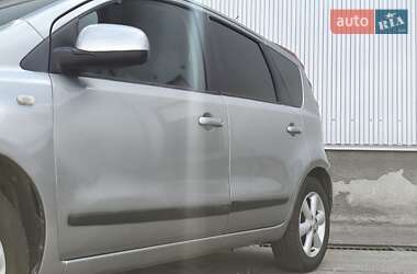 Хэтчбек Nissan Note 2008 в 