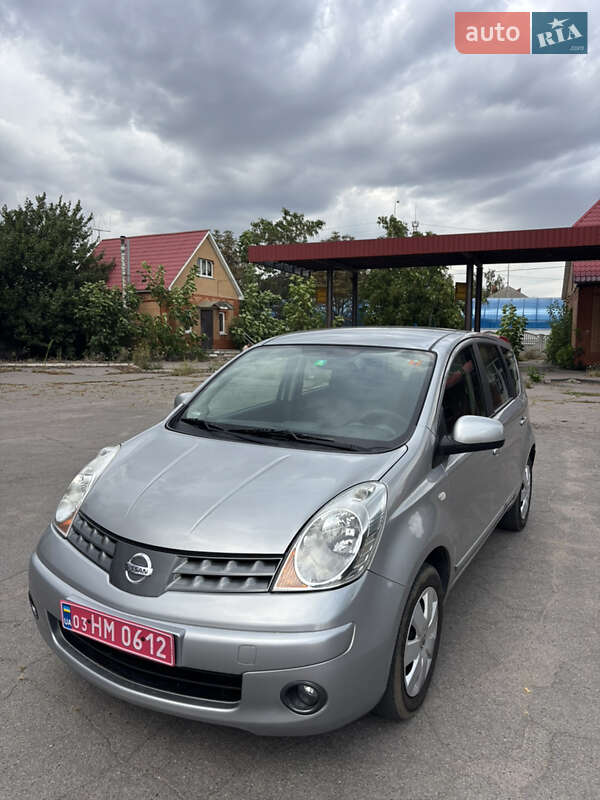 Хэтчбек Nissan Note 2008 в 