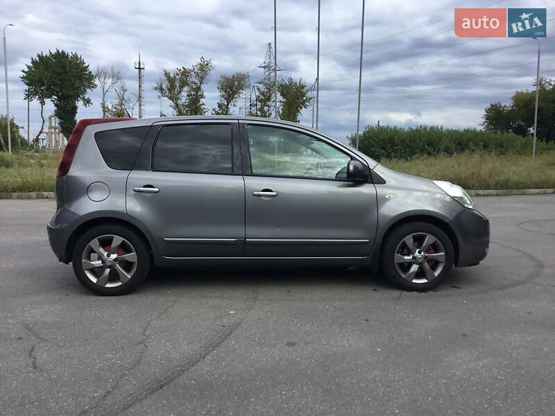 Хэтчбек Nissan Note 2011 в Староконстантинове