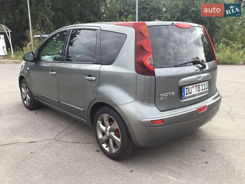 Хэтчбек Nissan Note 2011 в Староконстантинове