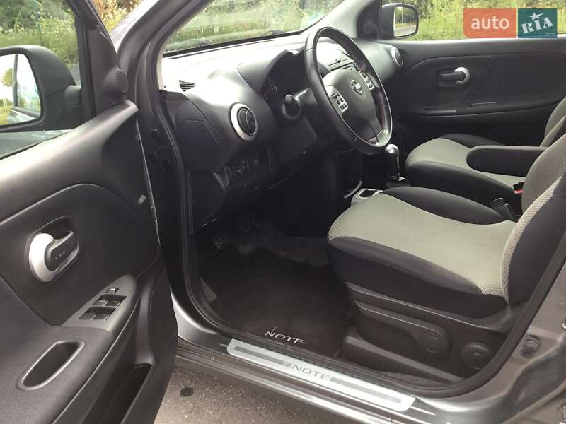 Хэтчбек Nissan Note 2011 в Староконстантинове