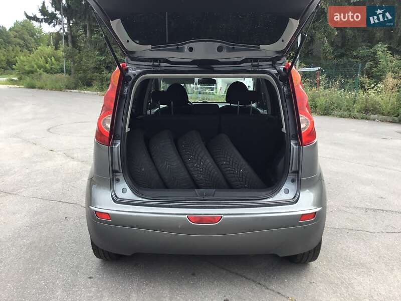 Хэтчбек Nissan Note 2011 в Староконстантинове