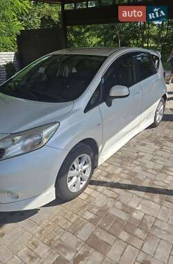 Хэтчбек Nissan Note 2013 в 