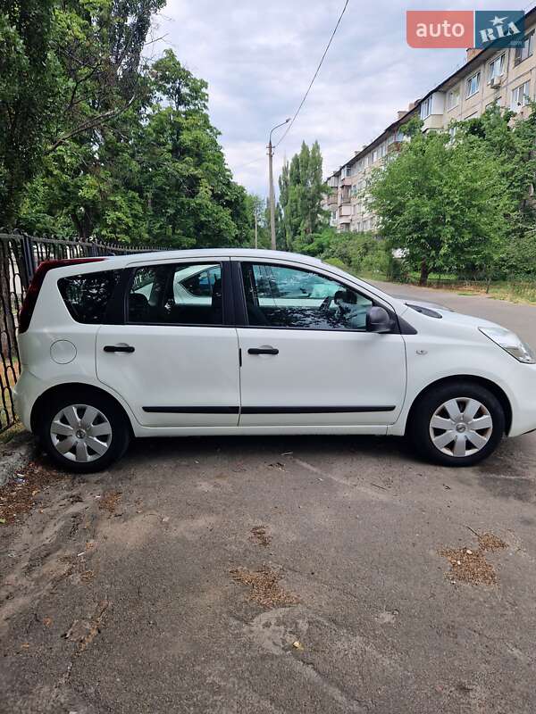 Хэтчбек Nissan Note 2009 в Киеве