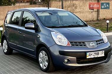 Хэтчбек Nissan Note 2007 в 