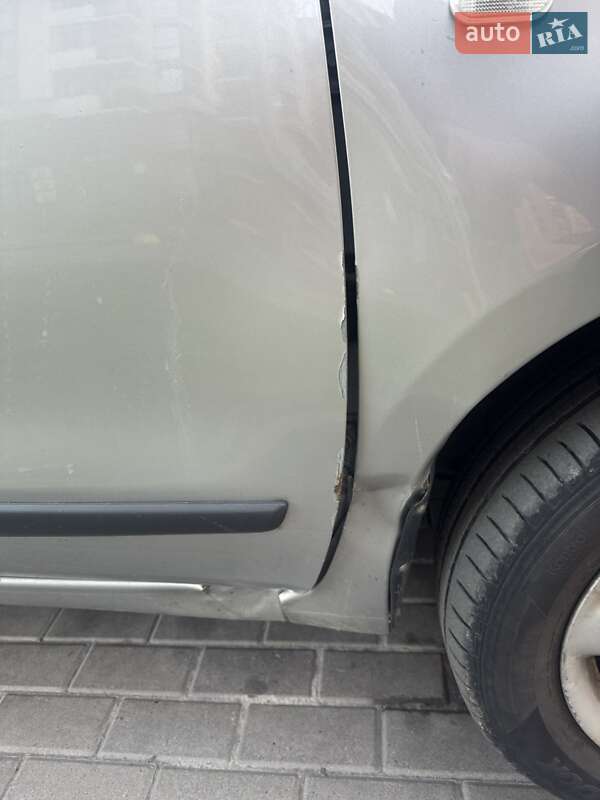 Хетчбек Nissan Note 2008 в Києві фото 5 Хетчбек Nissan Note 2008 в Києві