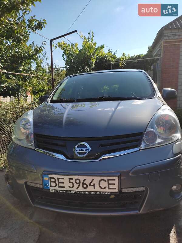 Хэтчбек Nissan Note 2011 в 