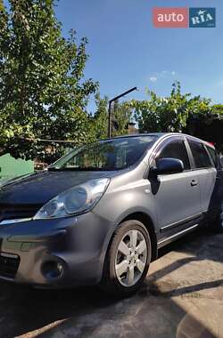 Хэтчбек Nissan Note 2011 в 