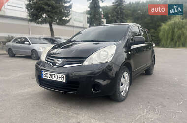 Хэтчбек Nissan Note 2012 в 