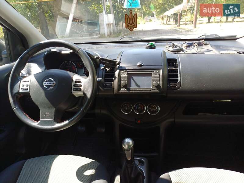 Хэтчбек Nissan Note 2010 в Доброславе