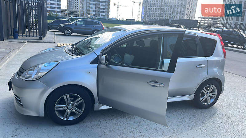 Хэтчбек Nissan Note 2010 в Киеве
