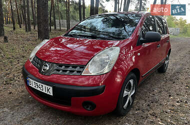 Хэтчбек Nissan Note 2006 в 