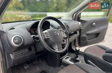 Хэтчбек Nissan Note 2009 в 