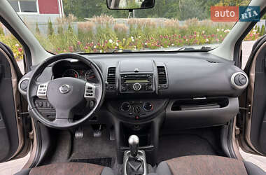 Хэтчбек Nissan Note 2009 в 