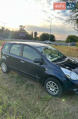 Хэтчбек Nissan Note 2011 в 