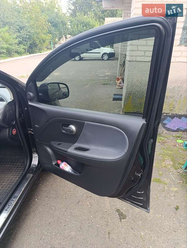 Хэтчбек Nissan Note 2006 в Горохове