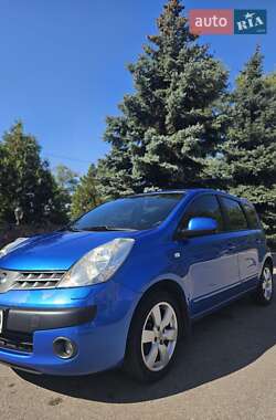 Хэтчбек Nissan Note 2006 в 
