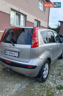 Хэтчбек Nissan Note 2006 в 