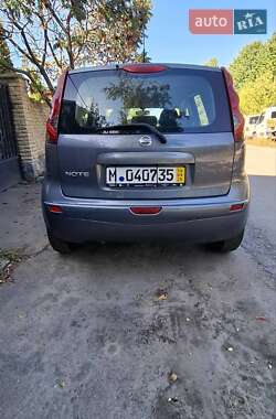 Хэтчбек Nissan Note 2009 в 