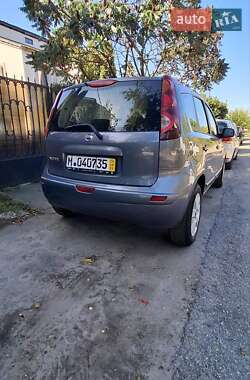 Хэтчбек Nissan Note 2009 в 