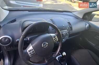 Хэтчбек Nissan Note 2009 в 