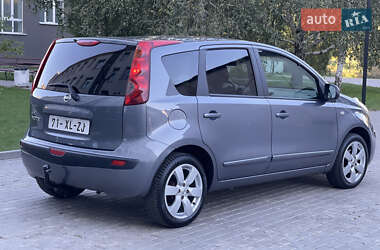 Хэтчбек Nissan Note 2006 в 