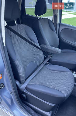Хэтчбек Nissan Note 2006 в 