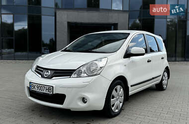 Хэтчбек Nissan Note 2012 в 