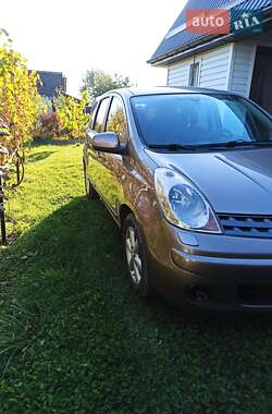 Хэтчбек Nissan Note 2008 в 