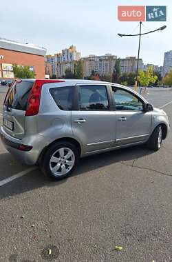 Хэтчбек Nissan Note 2006 в 