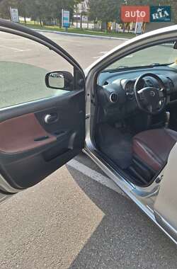 Хэтчбек Nissan Note 2006 в 