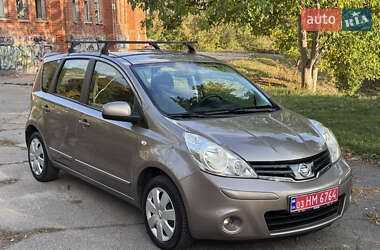 Хэтчбек Nissan Note 2010 в 