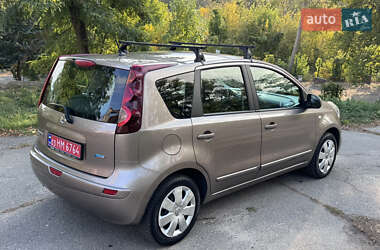 Хэтчбек Nissan Note 2010 в 