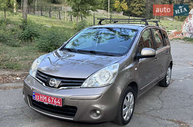 Хэтчбек Nissan Note 2010 в 