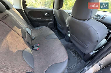 Хэтчбек Nissan Note 2010 в 