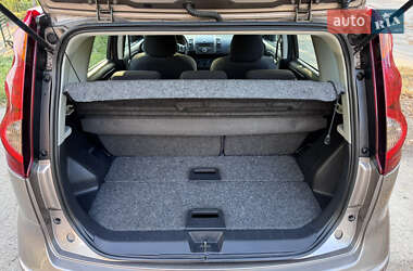 Хэтчбек Nissan Note 2010 в 