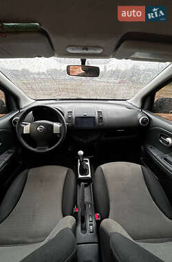 Хэтчбек Nissan Note 2011 в 