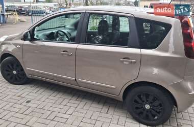 Хэтчбек Nissan Note 2009 в 