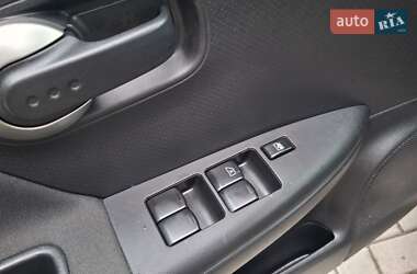 Хэтчбек Nissan Note 2009 в 