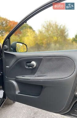 Хэтчбек Nissan Note 2006 в  фото 25 Хэтчбек Nissan Note 2006 в