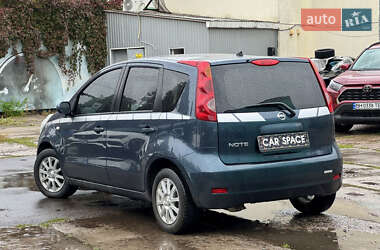 Хэтчбек Nissan Note 2012 в 