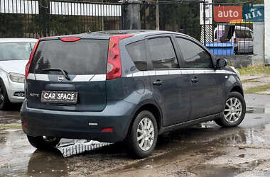 Хэтчбек Nissan Note 2012 в 