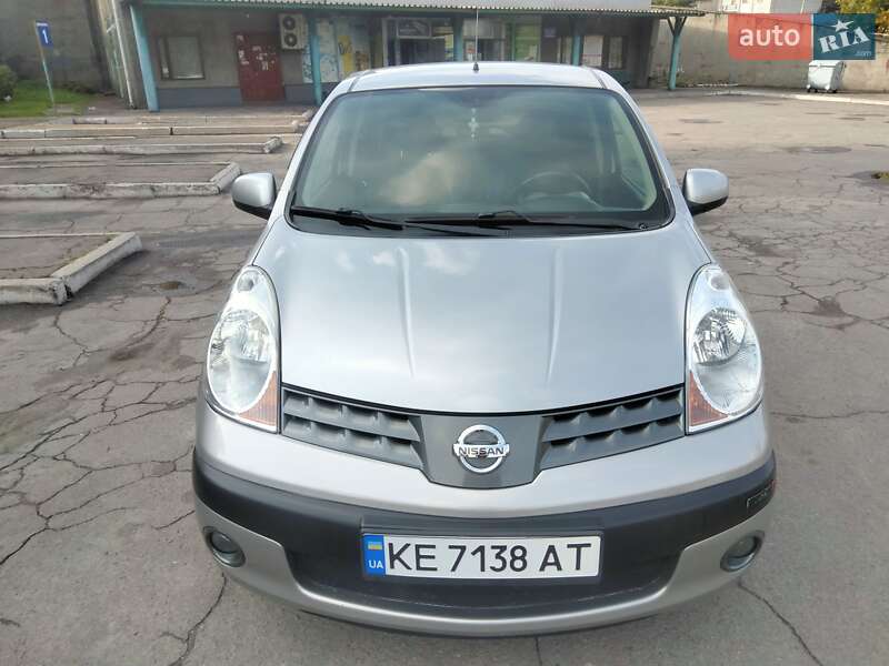 Хэтчбек Nissan Note 2006 в  фото Хэтчбек Nissan Note 2006 в